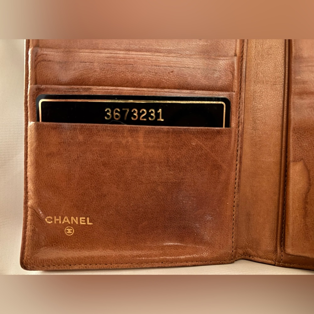CHANEL Light Brown Leather Wallet with CC and COA - Picture 4 of 16
